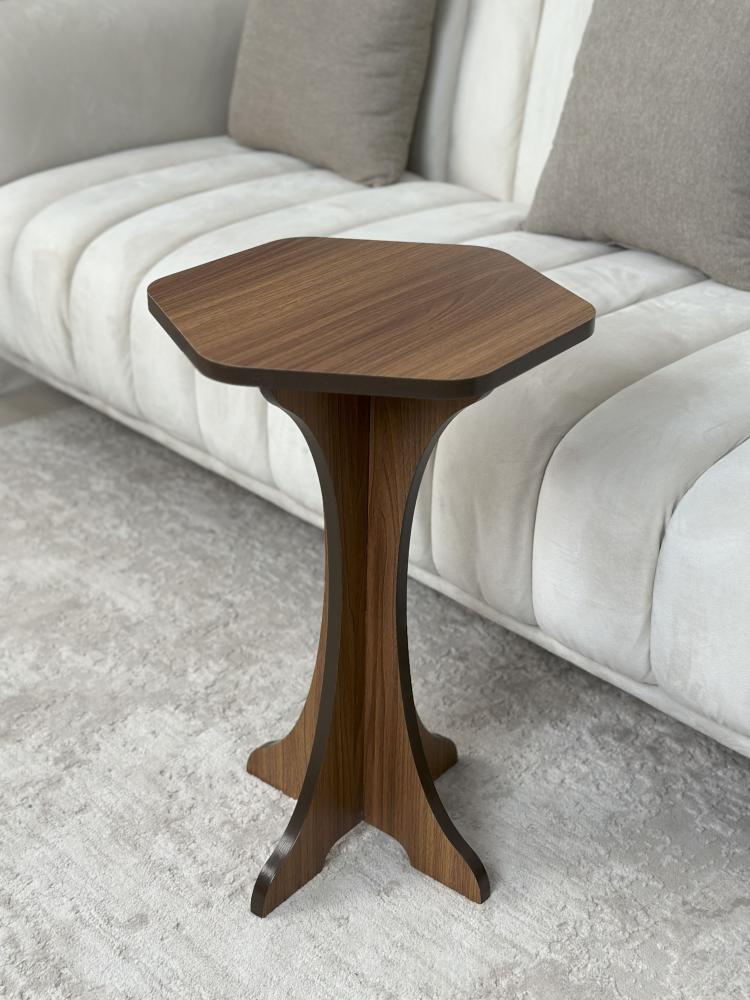 طاولة ديكور جانبية خشبية عصرية بجانب الأريكة بتصميم سداسي الشكل