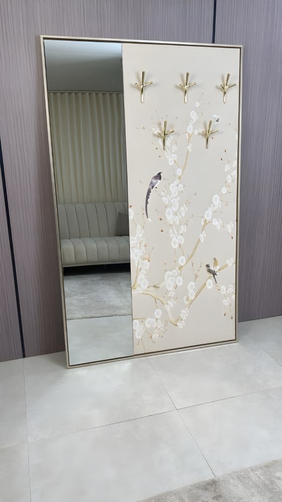 لوحة فنية مع مرايا وعلاقات