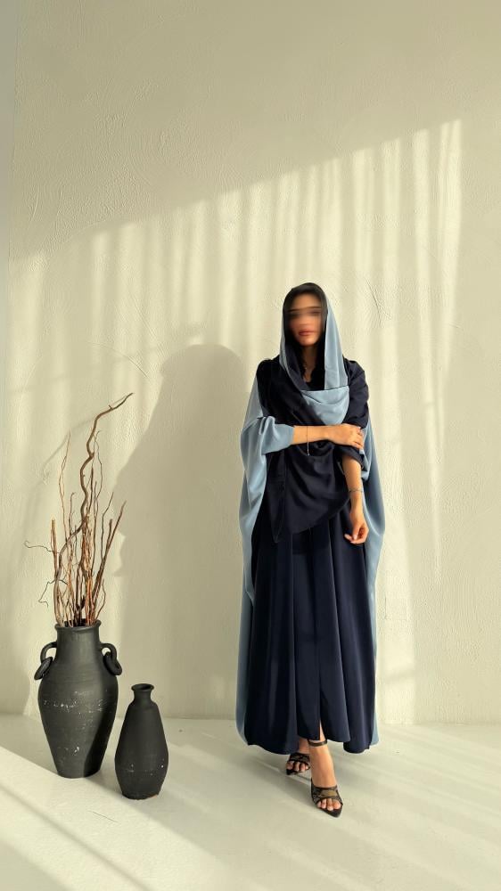 عباية نص بشت فاخرة بقماش نواعم – أناقة ناعمة ولمسة عصرية