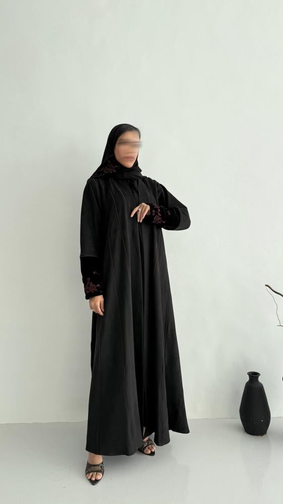 عباية شمواه بأكمام مخمل مطرّزة – قصة نص كلوش