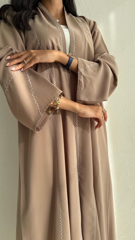 عباية كوبرا بنص كلوش ب – ألوان متعددة وأناقة متجدد