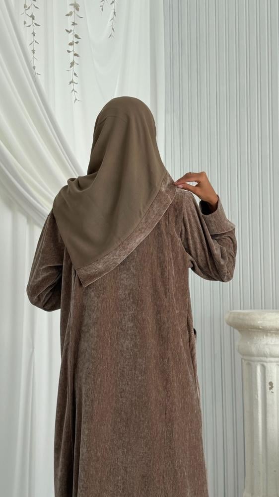 عباية مخمل قطيفة بجيوب أمامية – متوفرة بخمس ألوان