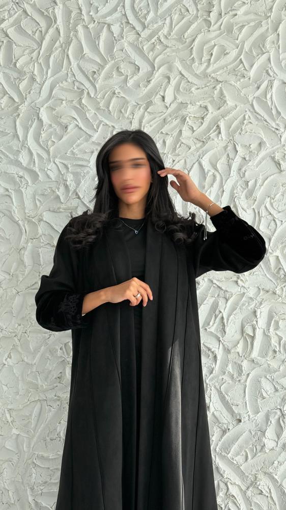 عباية شمواه بأكمام مخمل مطرّزة – قصة نص كلوش