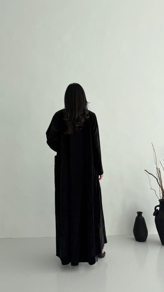 عباية مخمل قطيفة بجيوب أمامية – متوفرة بخمس ألوان أ-