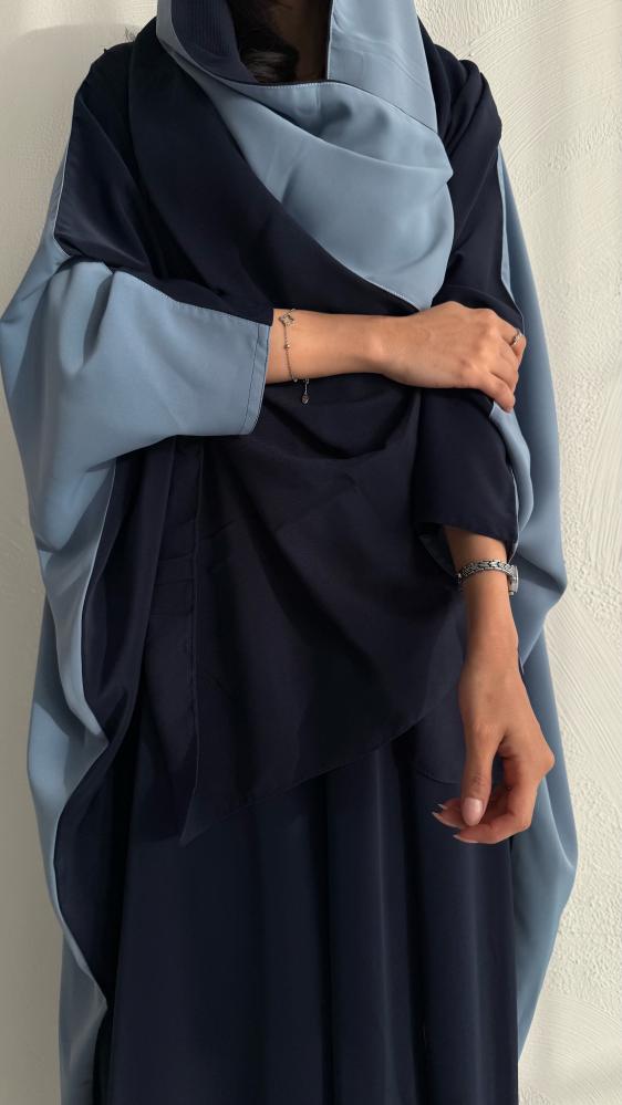 عباية نص بشت فاخرة بقماش نواعم – أناقة ناعمة ولمسة عصرية