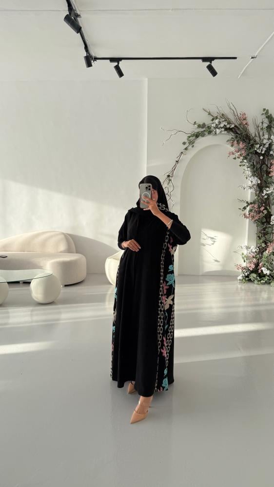 عباية ملكية كورية مطرزة من الجوانب والاكمام سترتش نص كلوش