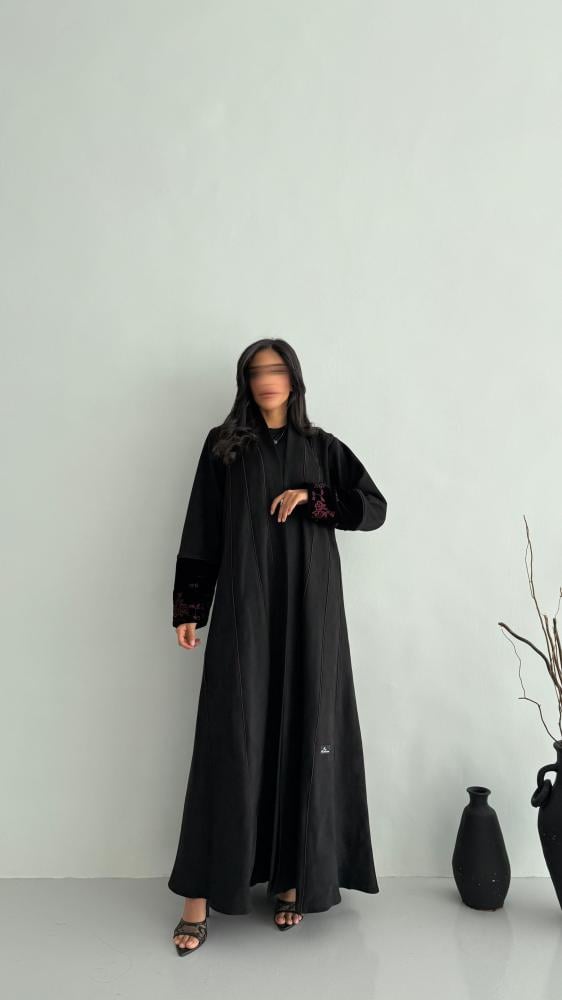 عباية شمواه بأكمام مخمل مطرّزة – قصة نص كلوش