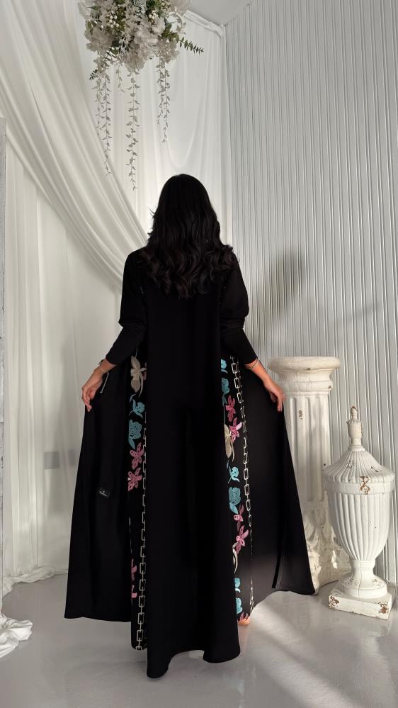 عباية ملكية كورية مطرزة من الجوانب والاكمام سترتش نص كلوش