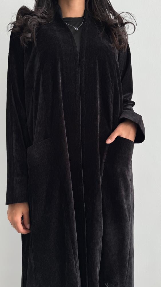 عباية مخمل قطيفة بجيوب أمامية – متوفرة بخمس ألوان أ-