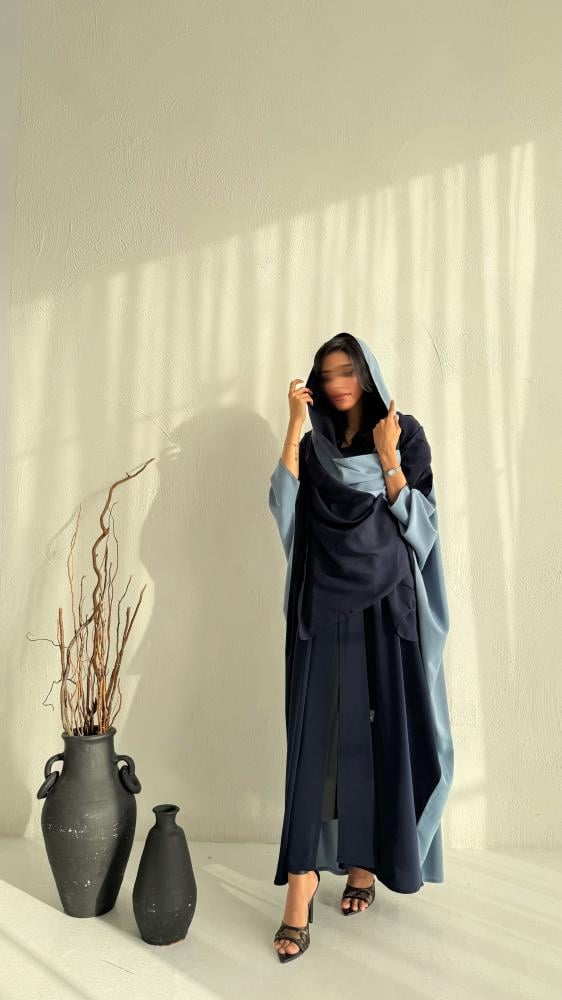 عباية نص بشت فاخرة بقماش نواعم – أناقة ناعمة ولمسة عصرية