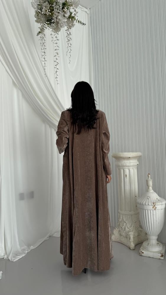 عباية مخمل قطيفة بجيوب أمامية – متوفرة بخمس ألوان