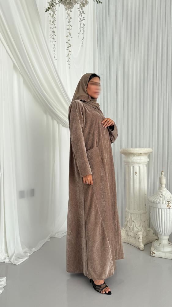 عباية مخمل قطيفة بجيوب أمامية – متوفرة بخمس ألوان