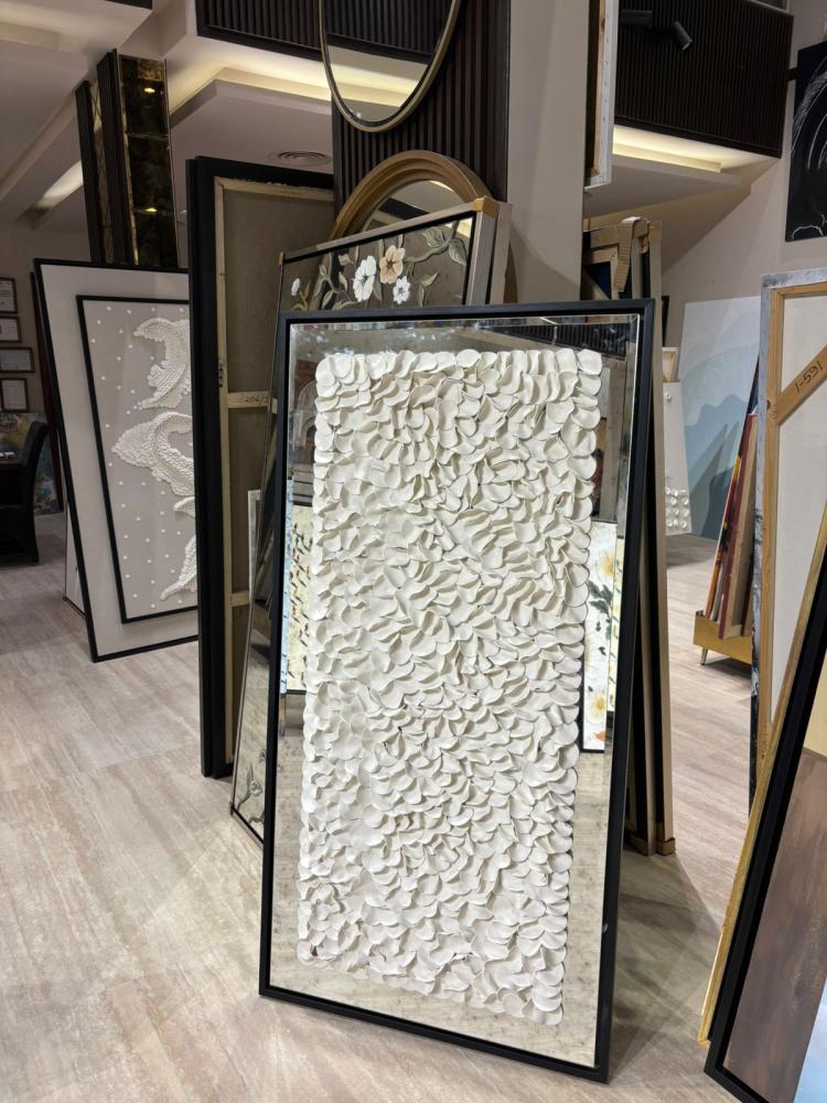 رسم  جبس علي مرايا معتق  بشكل انيق ومميز