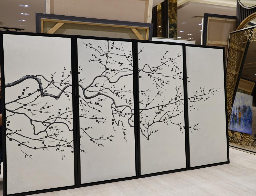 لوحة أربع قطع قماشية فخمة بتصميم ورد