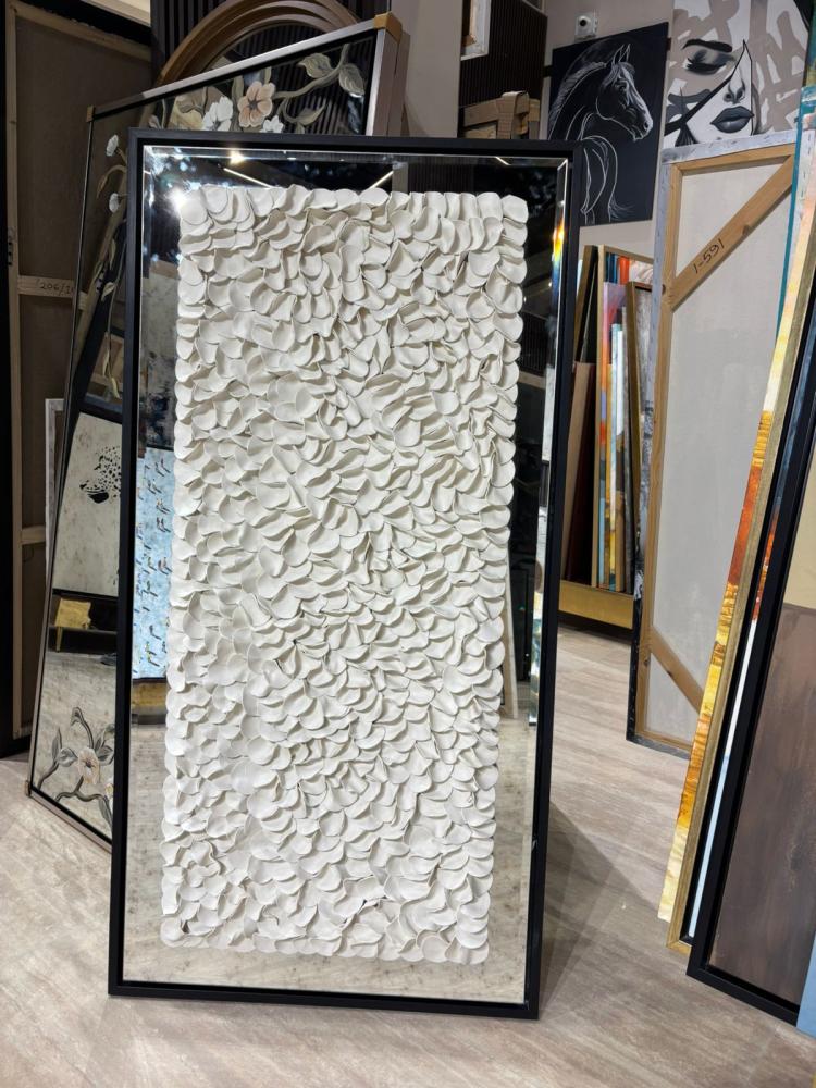 رسم  جبس علي مرايا معتق  بشكل انيق ومميز