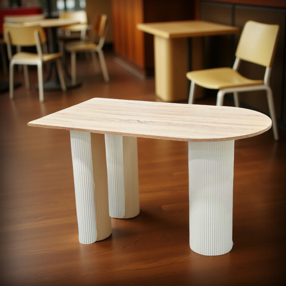 طاولة طعام مودرن بتصميم بيضاوي لون بيج