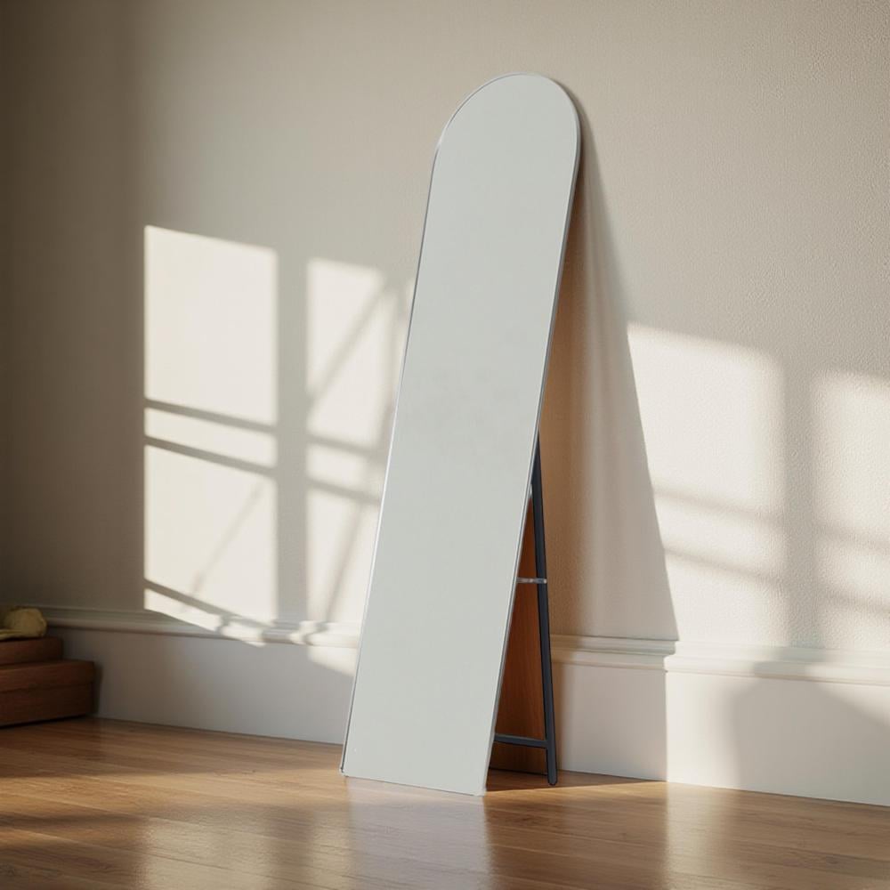 مرآة إستاند بتصميم بيضاوي وإطار فضي