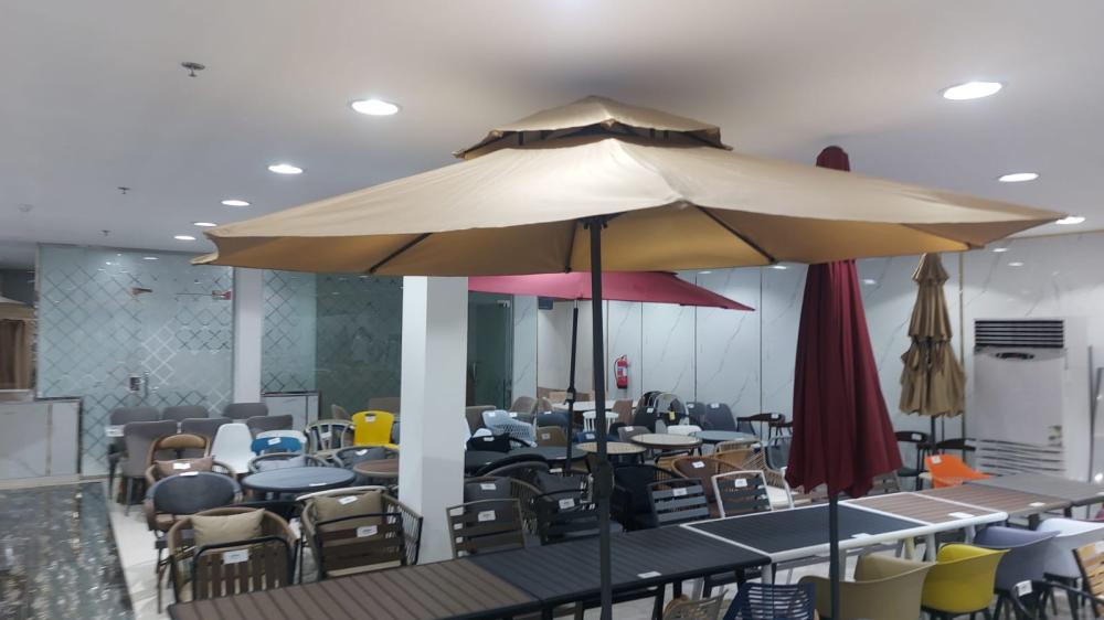 مظله لون بيج