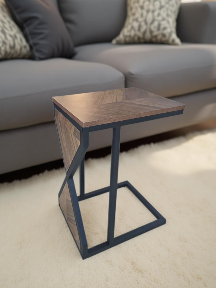 طاولة جانبية لون بني مخطط