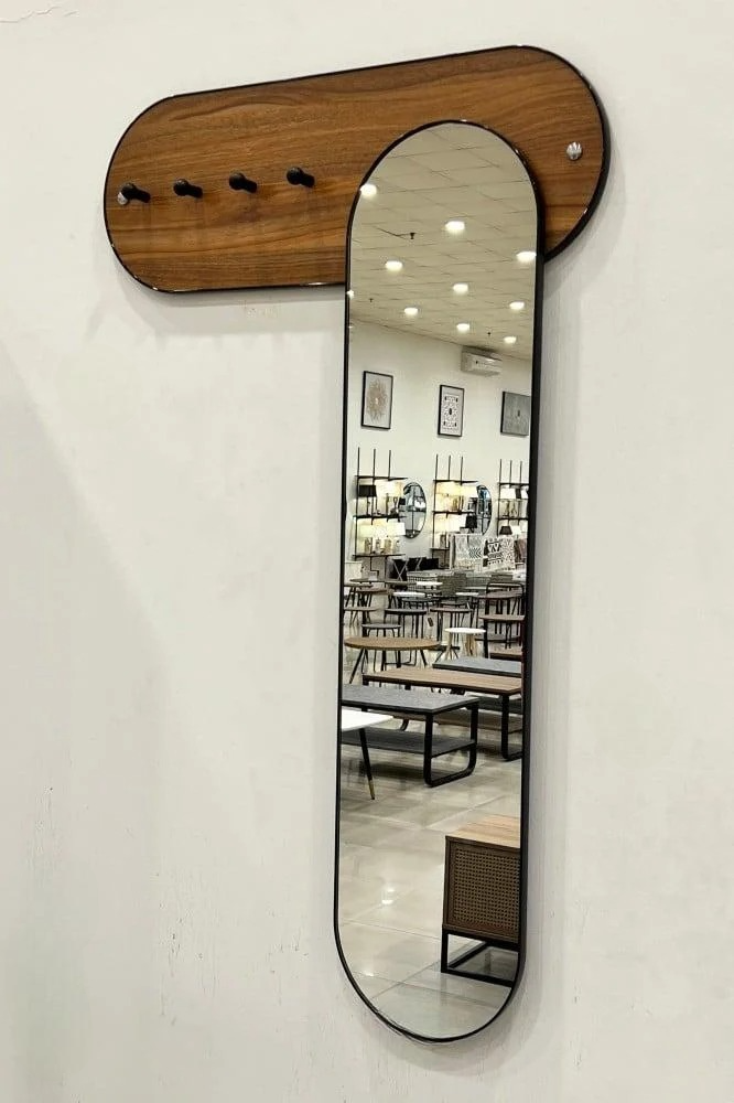 مرايا مع علاق ملابس