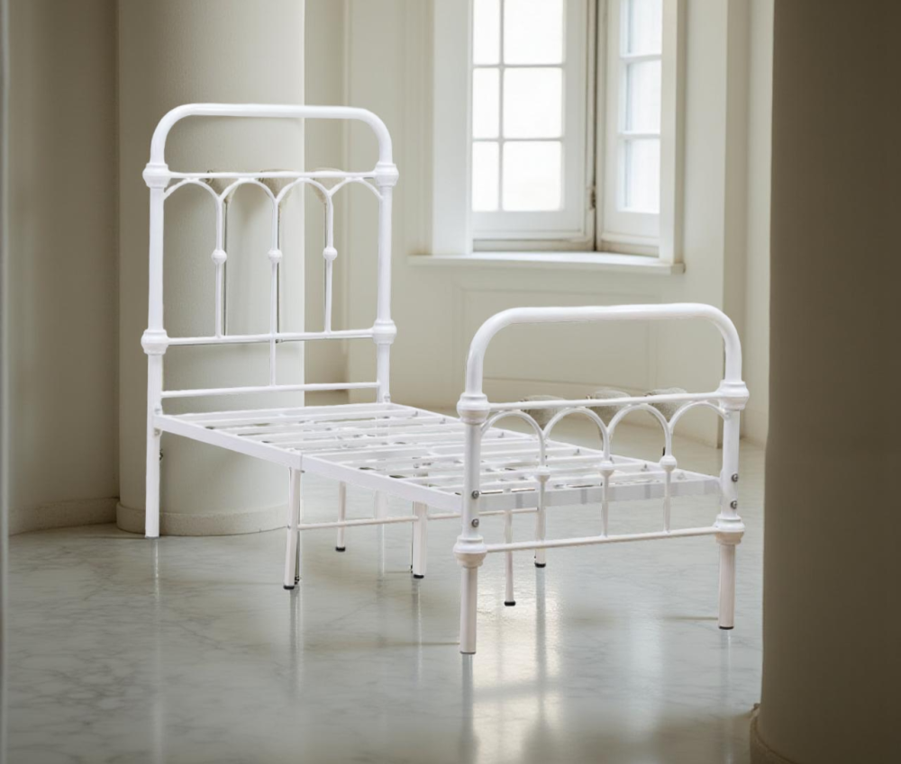 سرير حديد للأطفال عالي الجودة - لون أبيض - مقاس 80*170