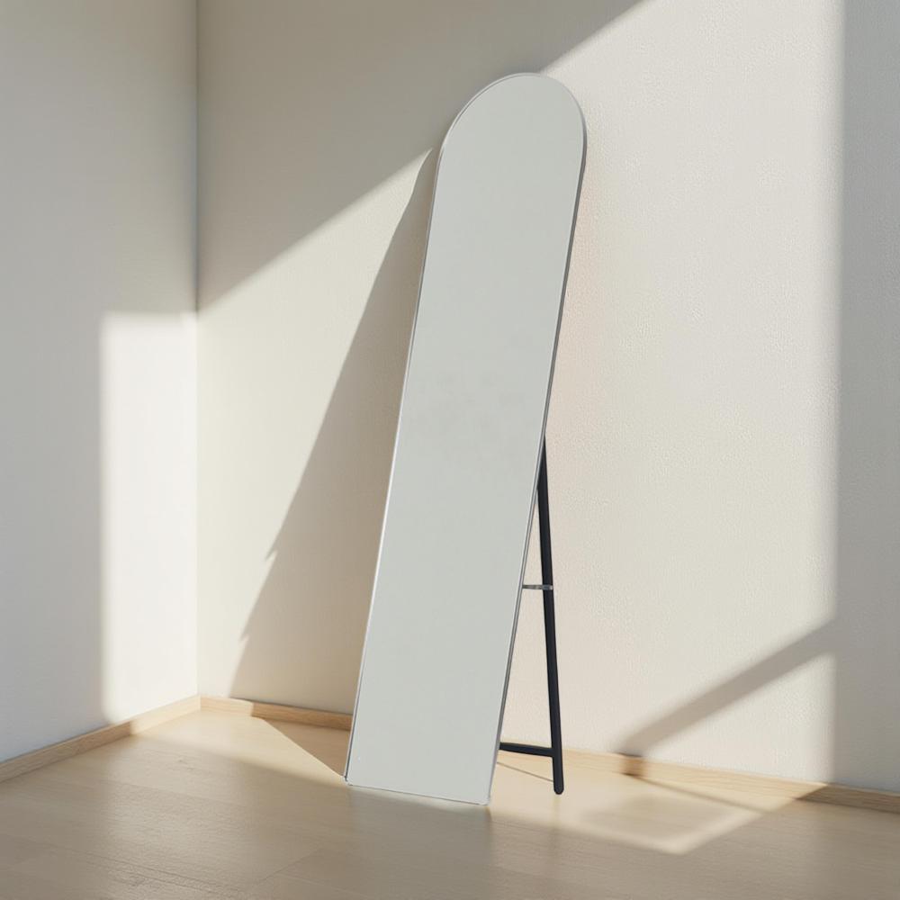 مرآة إستاند بتصميم بيضاوي وإطار فضي