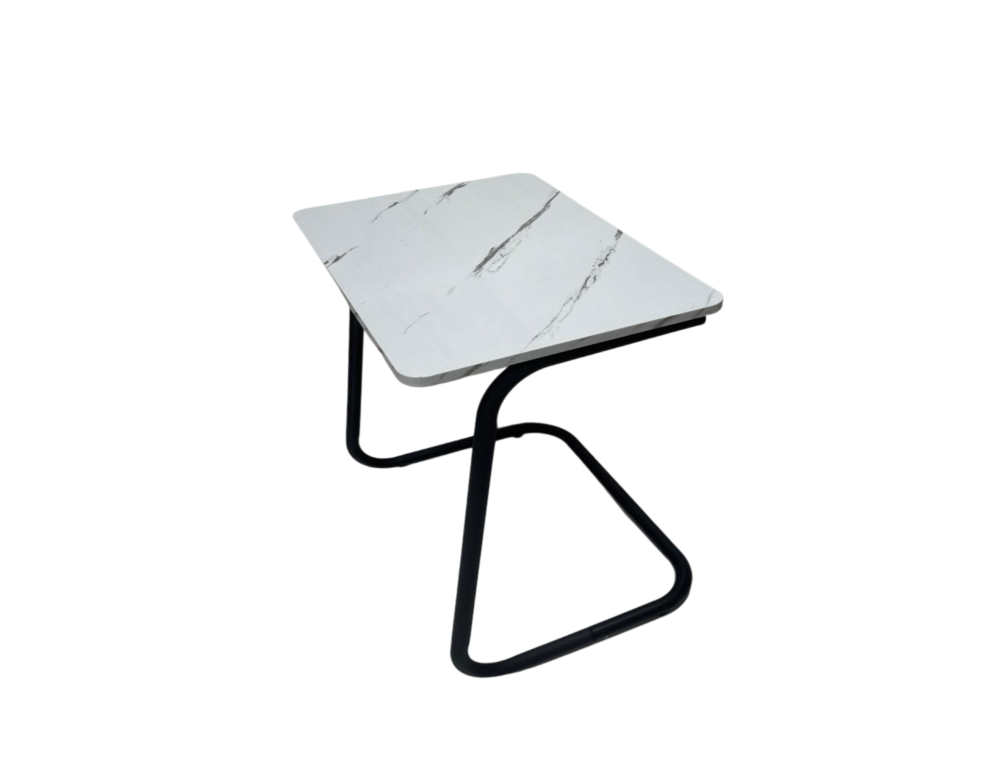 طاولة كنب بألوان متعددة