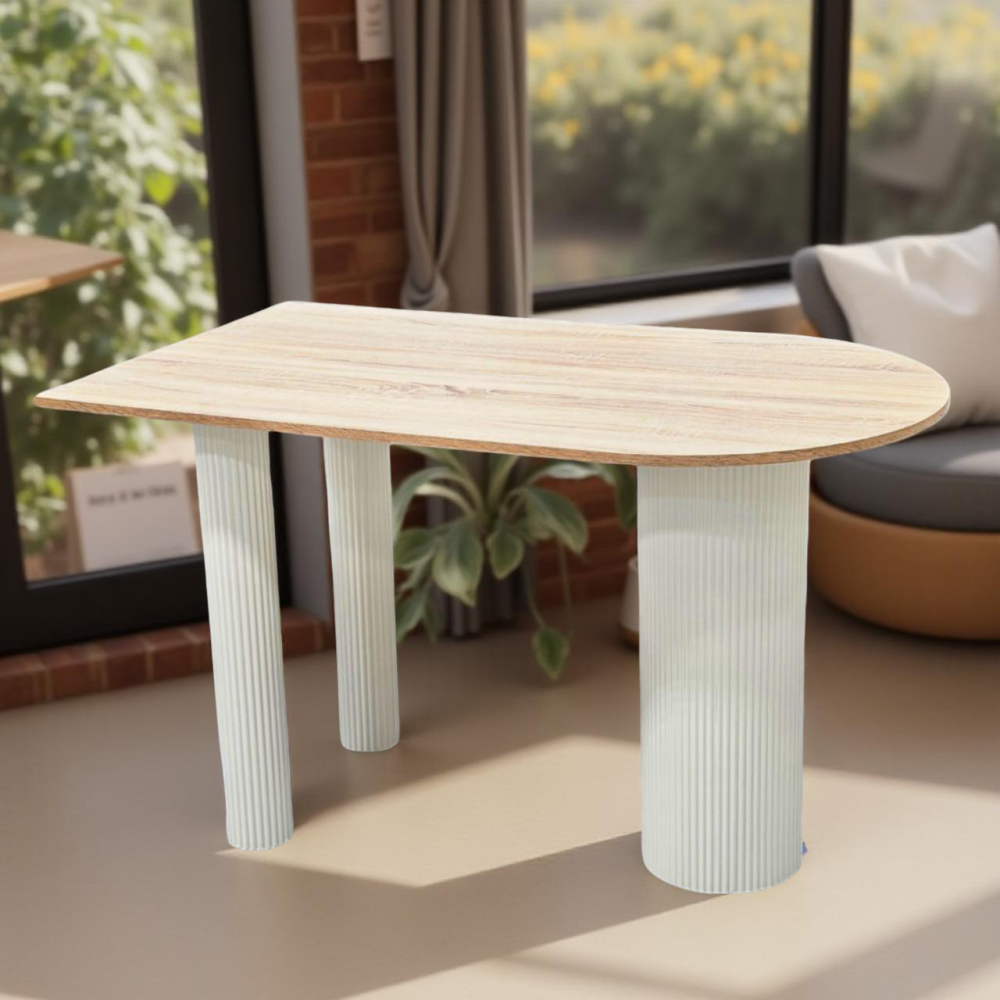 طاولة طعام مودرن بتصميم بيضاوي لون بيج