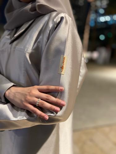 عباية بيج رمادي