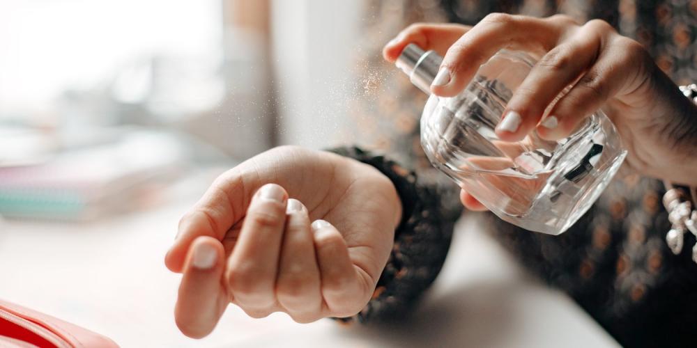 كيف تختارين عطرًا شتويًا يعبر عن شخصيتك؟