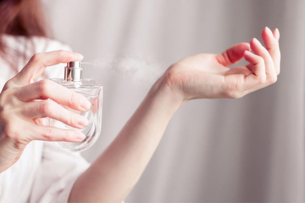 ما هو سر ثبات العطر بطريقة مثالية؟