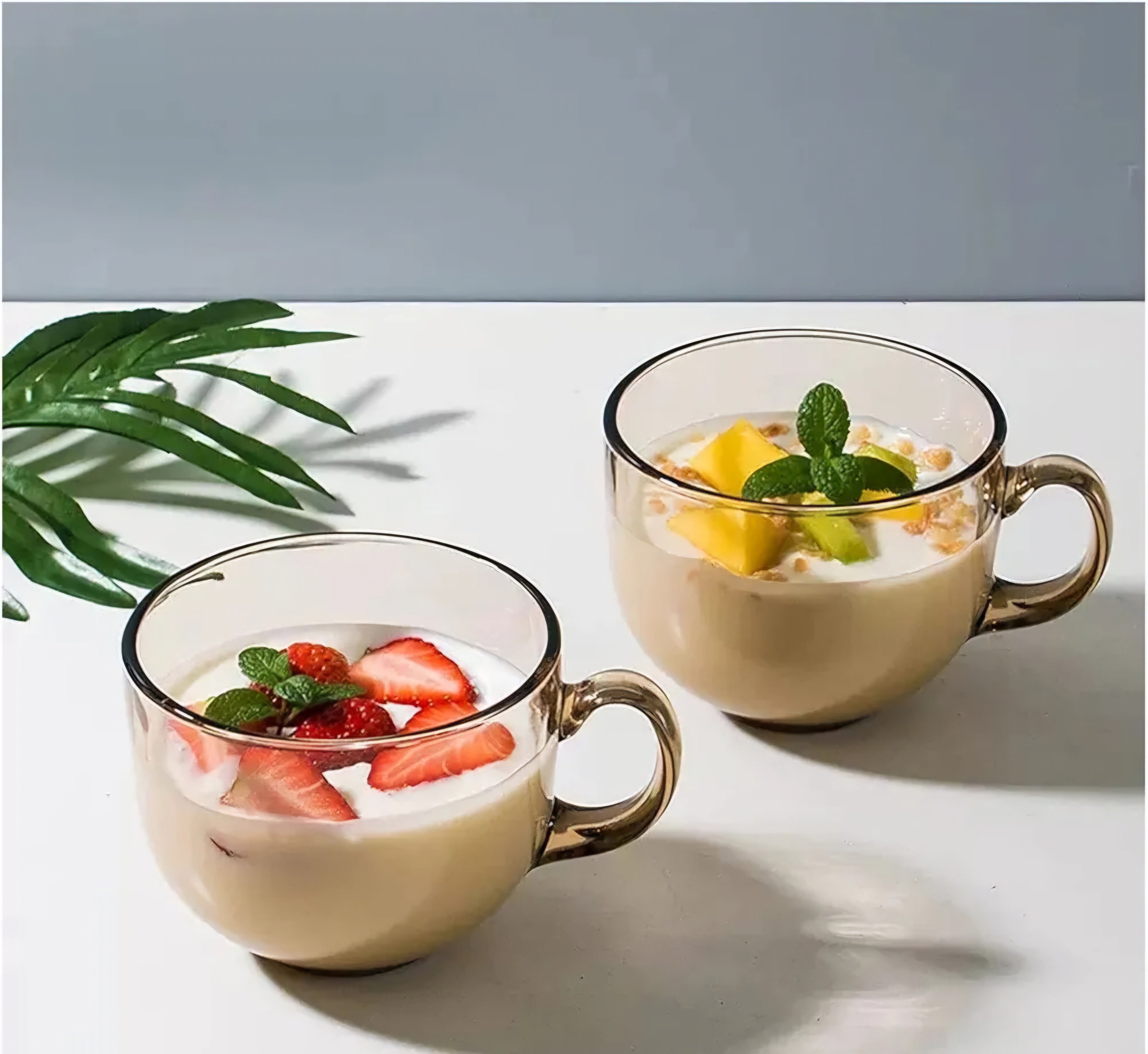 طقم أكواب حليب زجاجية بلون بني دخاني (قطعتين)