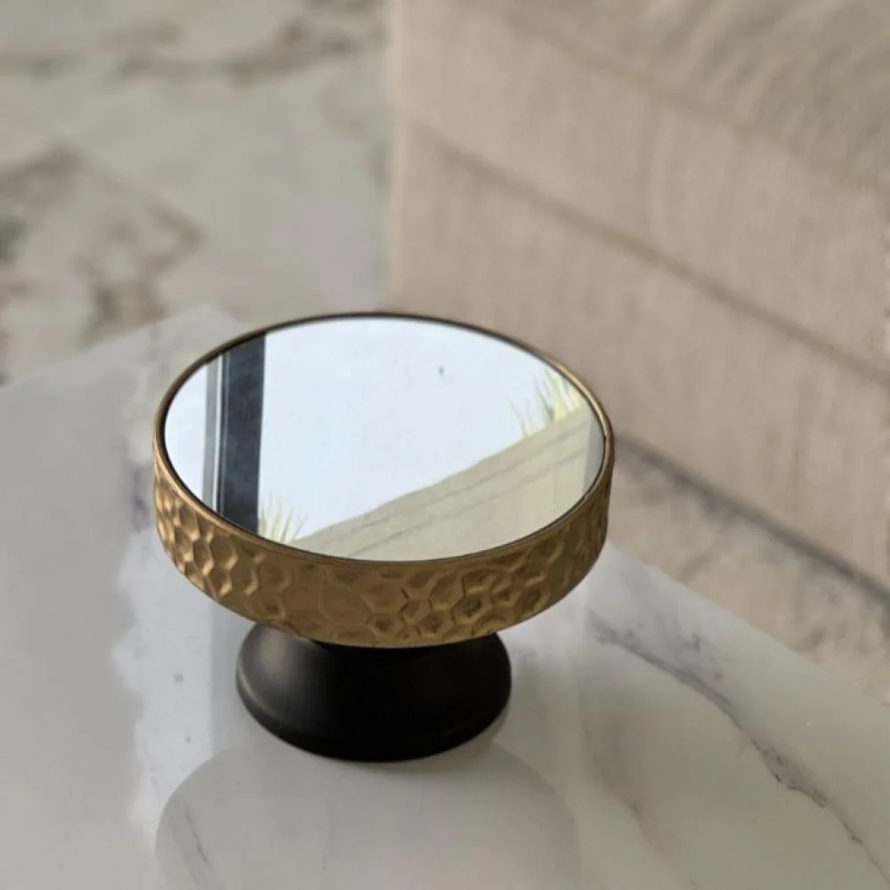 تقديمة معدن بسطح مرايا