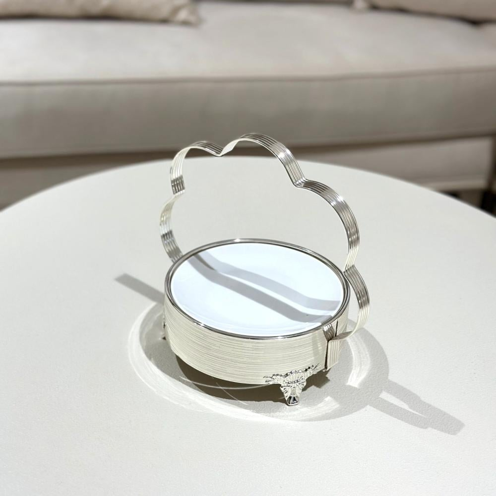 تقديمة معدن بشكل مميز