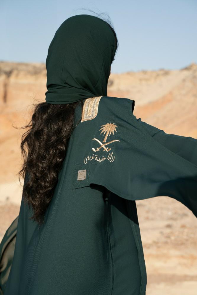 عباية أنا حفيدة نورة (بشالين)