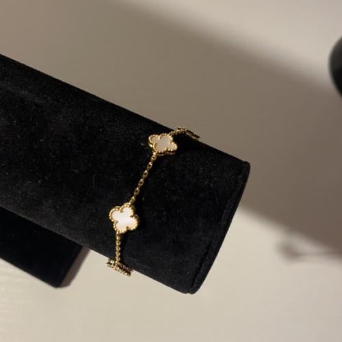 سواره ابيض ورده صغيره