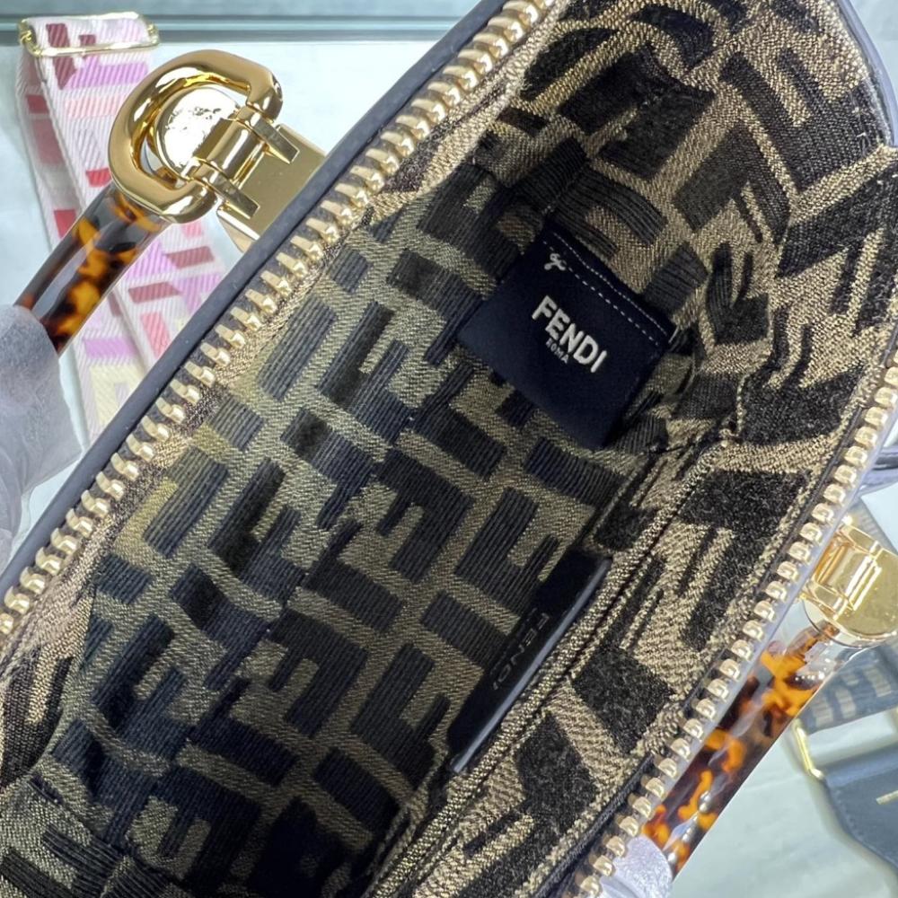 فندي باي ذا وي مقاس 20.5cm