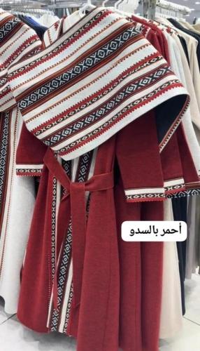 عبايه سدو تراثي كشخة ودفى لون احمر بالسدو