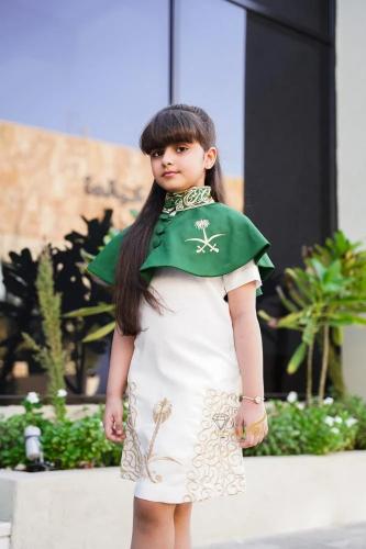 فستان قصير مع شال بشكل جديد اليوم الوطني