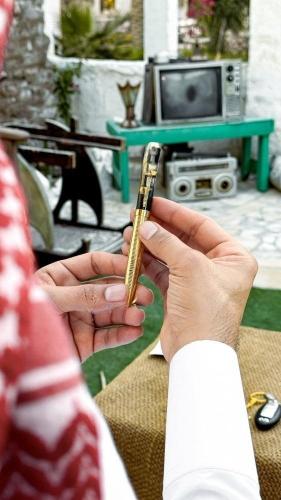 قلم بالاسم -مبطن مطلي بالذهب اوالفضه