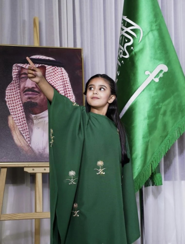 بشت بناتي مطرز سيفين ونخله بشكل جديد