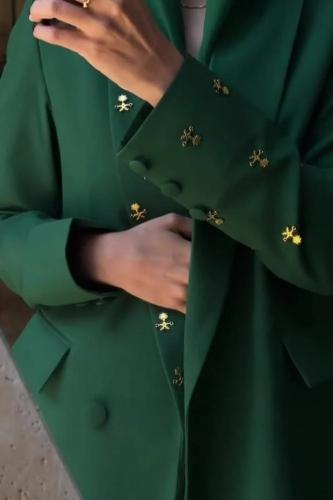 عباية الوطن مصممة بشكل انيق