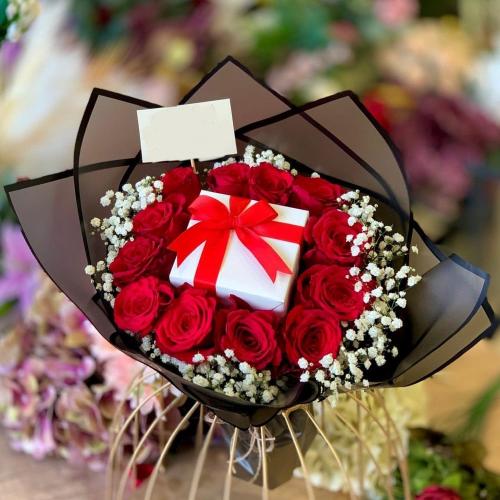 باقه ورد مرتب وانيق معا كرت إهداء