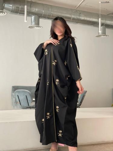 بشت اليوم الوطني مطرز بسيفين ونخله