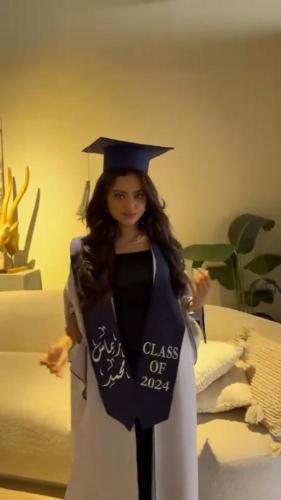 عبايه تخرج 2025 بالاسم والعبارة وسنة التخرج وشعار...