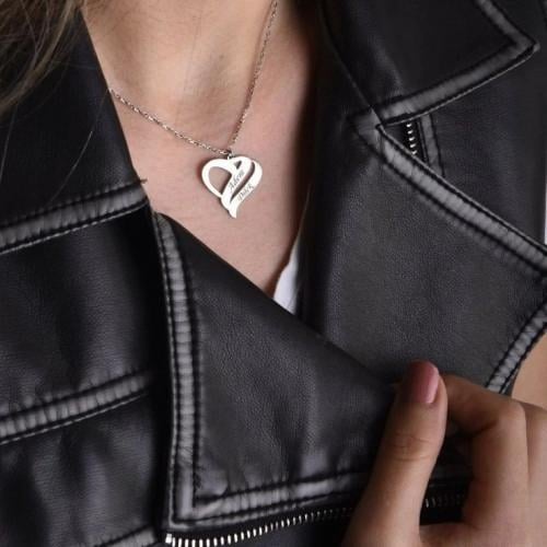 سلسال يحمل اسمين بتصميم قلب