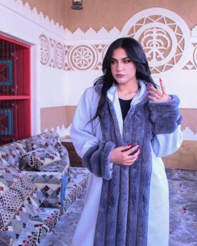 فروة نسائية"سحر الشتاء"