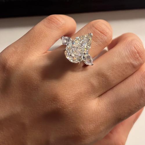Pear cut ring