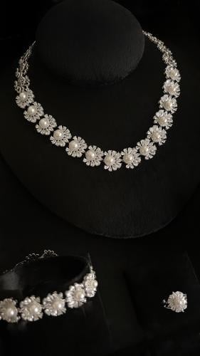 Pearl roses