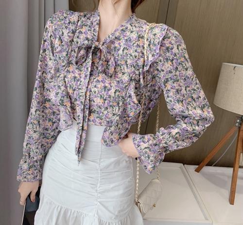 بلوزة زهور أنيقة